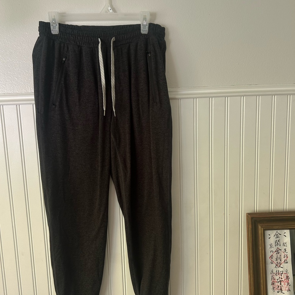 Vuori Men's dark grey  Jogger Pants